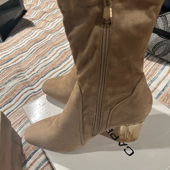 Akira boot, new, never worn, 3 1/2 in heel - Picture 2 of 4